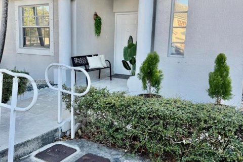 Кондоминиум с 2 спальнями в Майами, Флорида № 2024009