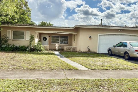 Casa en venta en Hollywood, Florida, 3 dormitorios, 161.19 m2 № 1982266 - foto 1