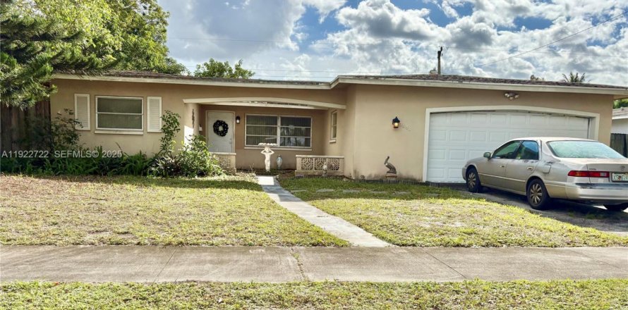 Casa en Hollywood, Florida 3 dormitorios, 161.19 m2 № 1982266