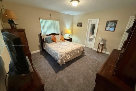 Casa en venta en Hollywood, Florida, 3 dormitorios, 161.19 m2 № 1982266 - foto 3