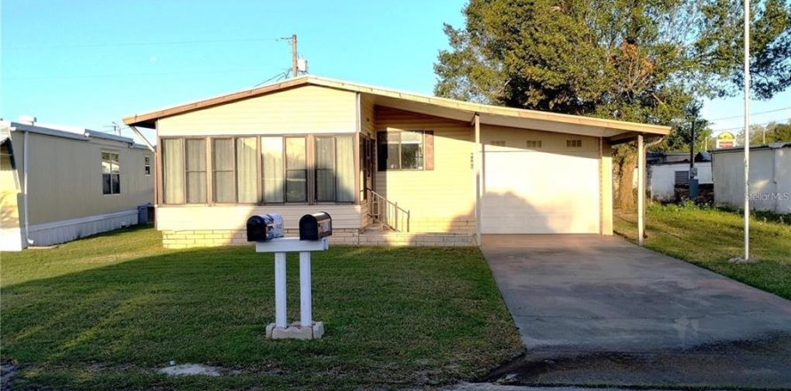 House in Zephyrhills, Florida 2 bedrooms, 75.81 sq.m. № 1788958