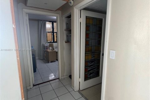 Copropriété à vendre à Miami, Floride: 2 chambres, 84.54 m2 № 2248023 - photo 10