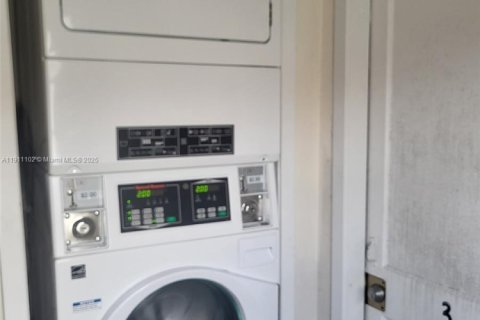 Appartement à louer à Coral Gables, Floride: 2 chambres, 334.45 m2 № 2013267 - photo 15