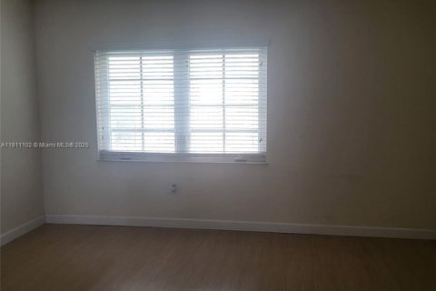 Appartement à louer à Coral Gables, Floride: 2 chambres, 334.45 m2 № 2013267 - photo 12