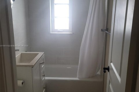 Appartement à louer à Coral Gables, Floride: 2 chambres, 334.45 m2 № 2013267 - photo 9