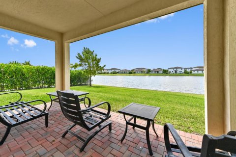 Villa ou maison à vendre à Royal Palm Beach, Floride: 5 chambres, 213.68 m2 № 2253197 - photo 24