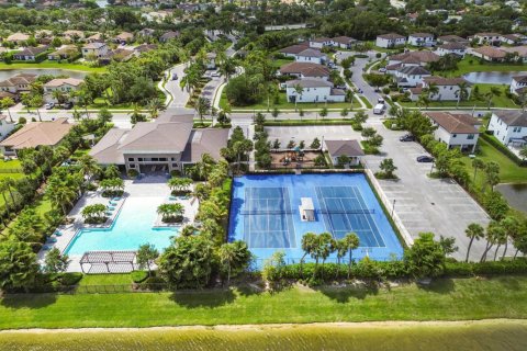 Villa ou maison à vendre à Royal Palm Beach, Floride: 5 chambres, 213.68 m2 № 2253197 - photo 30