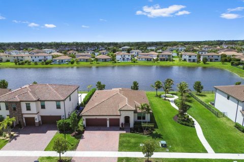 Villa ou maison à vendre à Royal Palm Beach, Floride: 5 chambres, 213.68 m2 № 2253197 - photo 2