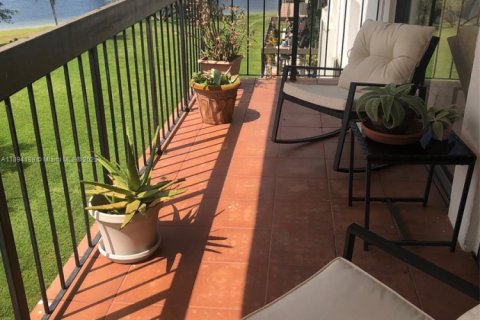 Condo in Miami, Florida, 2 bedrooms № 1956449 - photo 6