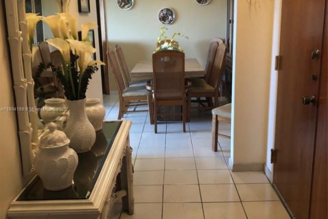 Condo in Miami, Florida, 2 bedrooms № 1956449 - photo 5