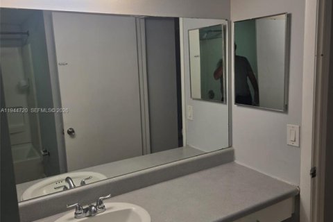 Copropriété à louer à Miami, Floride: 1 chambre, 62.8 m2 № 2001357 - photo 10