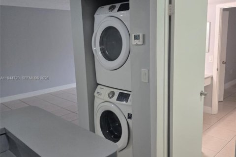 Copropriété à louer à Miami, Floride: 1 chambre, 62.8 m2 № 2001357 - photo 3