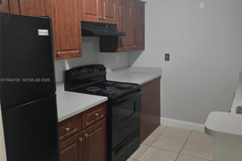 Copropriété à louer à Miami, Floride: 1 chambre, 62.8 m2 № 2001357 - photo 2