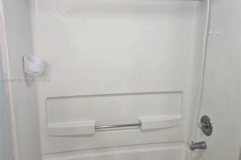 Copropriété à louer à Miami, Floride: 1 chambre, 62.8 m2 № 2001357 - photo 12