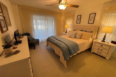 House in Sun City Center, Florida 2 bedrooms, 153.85 sq.m. № 1747618 - photo 11
