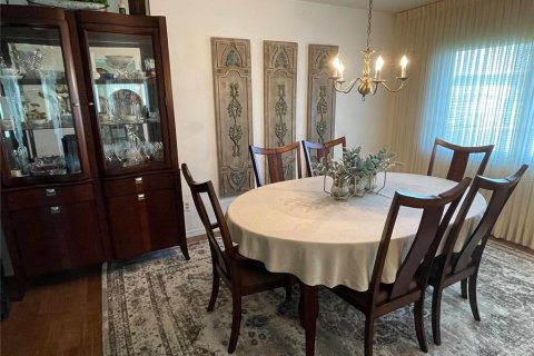 House in Sun City Center, Florida 2 bedrooms, 153.85 sq.m. № 1747618 - photo 7