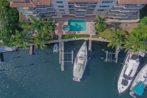 Condominio en venta en Fort Lauderdale, Florida, 2 dormitorios, 222.41 m2 № 1975912 - foto 3