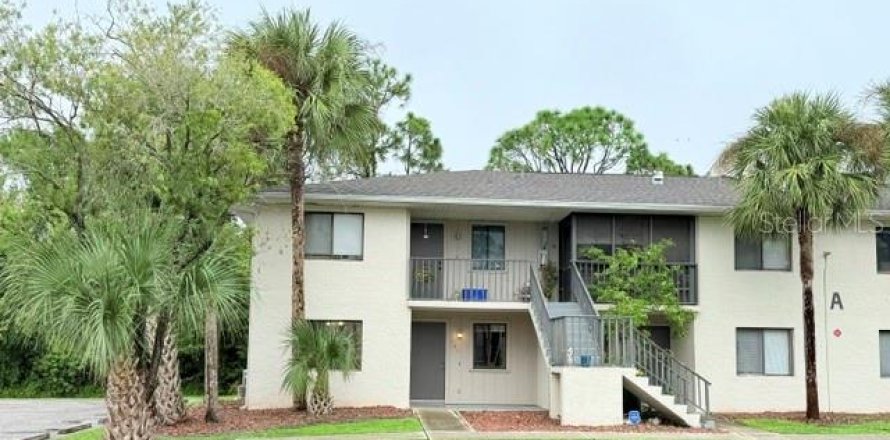 Condominio en Port Charlotte, Florida, 2 dormitorios № 1913257