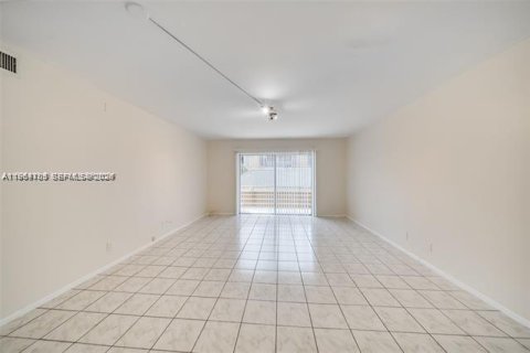 Condominio en alquiler en Lauderdale Lakes, Florida, 1 dormitorio, 78.97 m2 № 2026056 - foto 10