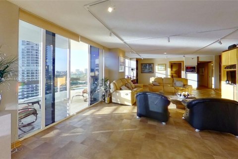 Copropriété à vendre à Aventura, Floride: 3 chambres, 232.53 m2 № 1478193 - photo 15