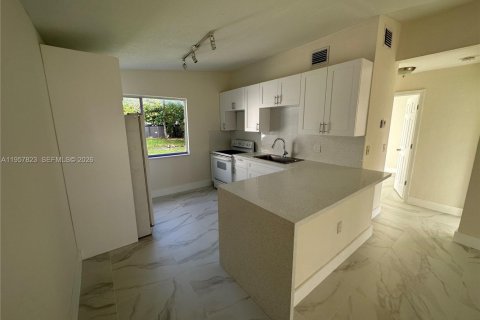 Casa en West Park, Florida 3 dormitorios, 130.06 m2 № 2011674