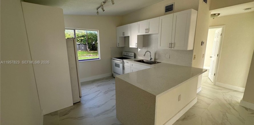 Casa en West Park, Florida 3 dormitorios, 130.06 m2 № 2011674