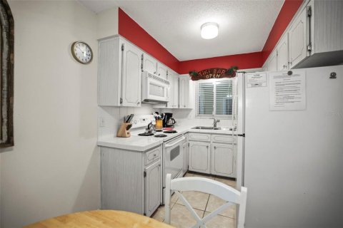 Condo in Saint Pete Beach, Florida, 2 bedrooms  № 1750467 - photo 10