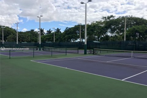 Copropriété à louer à Doral, Floride: 3 chambres, 158.86 m2 № 2041266 - photo 13