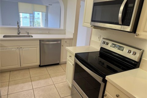 Copropriété à louer à Doral, Floride: 3 chambres, 158.86 m2 № 2041266 - photo 9