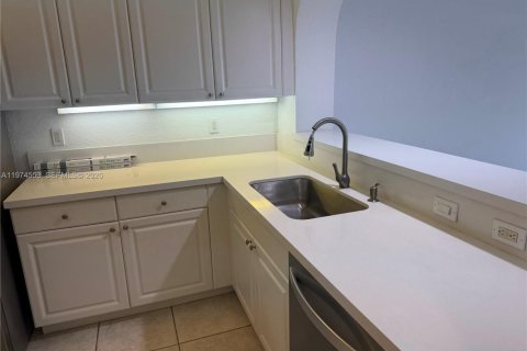 Copropriété à louer à Doral, Floride: 3 chambres, 158.86 m2 № 2041266 - photo 8