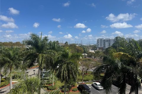 Copropriété à louer à Doral, Floride: 3 chambres, 158.86 m2 № 2041266 - photo 2