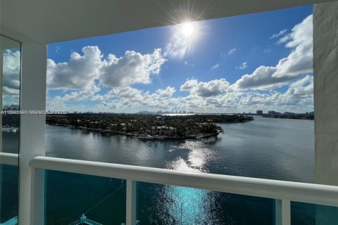 Condominio en Miami Beach, Florida, 1 dormitorio  № 2000225