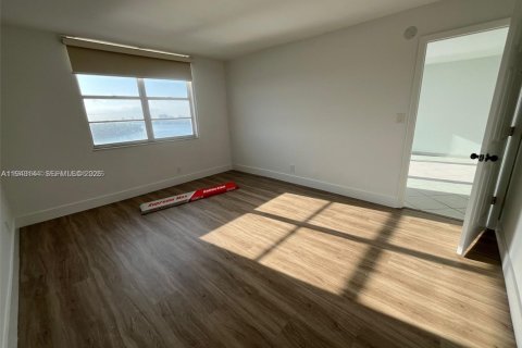 Condominio en venta en Miami Beach, Florida, 1 dormitorio, 84.54 m2 № 2000225 - foto 13