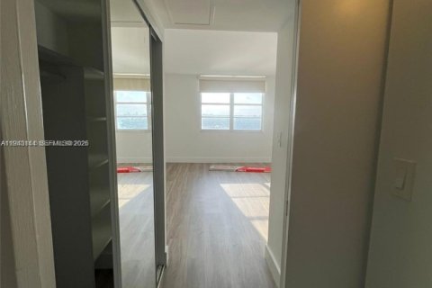 Condominio en venta en Miami Beach, Florida, 1 dormitorio, 84.54 m2 № 2000225 - foto 12