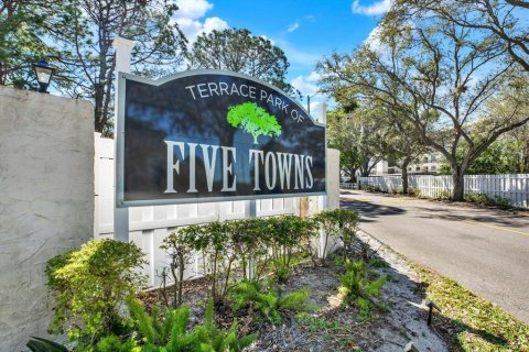 Condo in Saint Petersburg, Florida, 2 bedrooms № 2099990 - photo 6