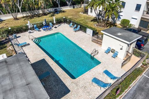 Condo in Saint Petersburg, Florida, 2 bedrooms № 2099990 - photo 26