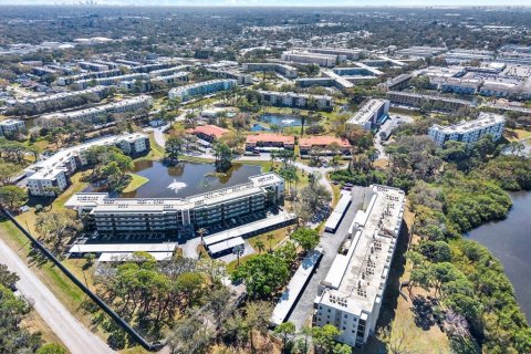 Condo in Saint Petersburg, Florida, 2 bedrooms № 2099990 - photo 30