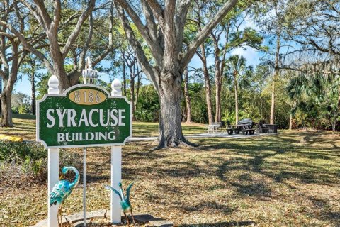 Condo in Saint Petersburg, Florida, 2 bedrooms № 2099990 - photo 7