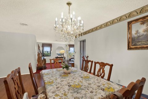 Condo in Saint Petersburg, Florida, 2 bedrooms № 2099990 - photo 12