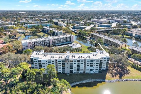 Condo in Saint Petersburg, Florida, 2 bedrooms № 2099990 - photo 29
