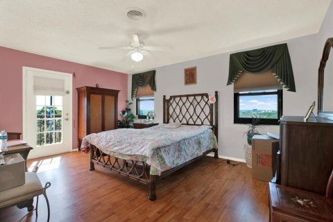 Condo in Saint Petersburg, Florida, 2 bedrooms № 2099990 - photo 19