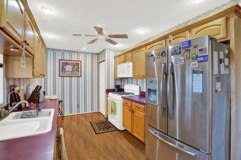 Condo in Saint Petersburg, Florida, 2 bedrooms № 2099990 - photo 18