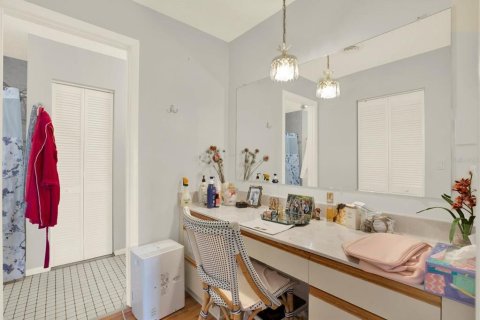 Condo in Saint Petersburg, Florida, 2 bedrooms № 2099990 - photo 22