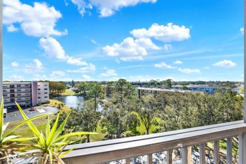 Condo in Saint Petersburg, Florida, 2 bedrooms № 2099990 - photo 20