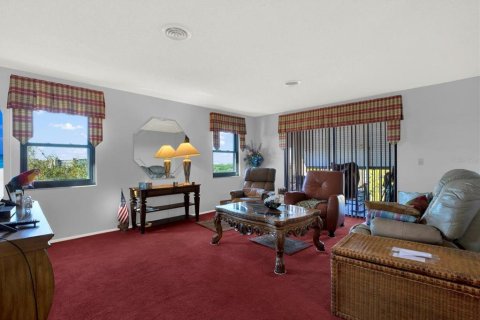 Condo in Saint Petersburg, Florida, 2 bedrooms № 2099990 - photo 15