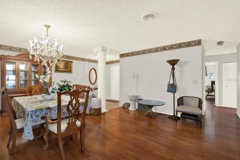 Condo in Saint Petersburg, Florida, 2 bedrooms № 2099990 - photo 10