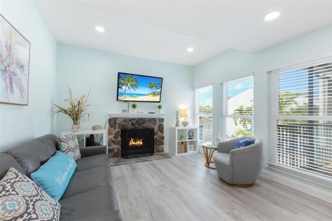 Condo in Madeira Beach, Florida, 2 bedrooms  № 2131548 - photo 5