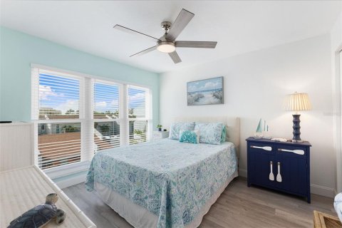 Condo in Madeira Beach, Florida, 2 bedrooms  № 2131548 - photo 20