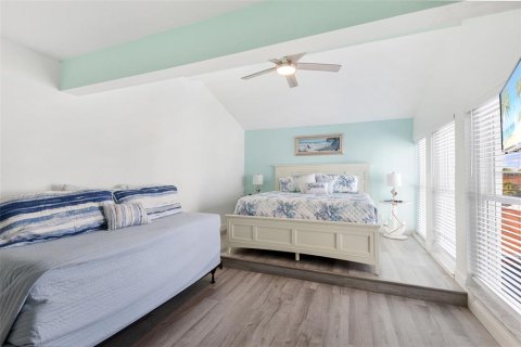 Condo in Madeira Beach, Florida, 2 bedrooms  № 2131548 - photo 26