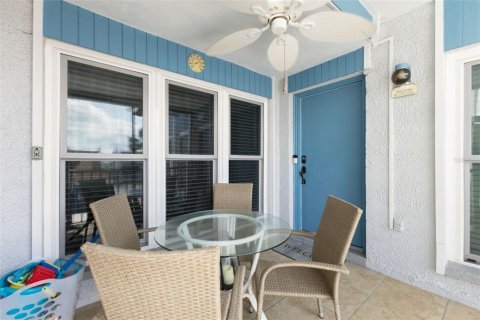Condo in Madeira Beach, Florida, 2 bedrooms  № 2131548 - photo 2